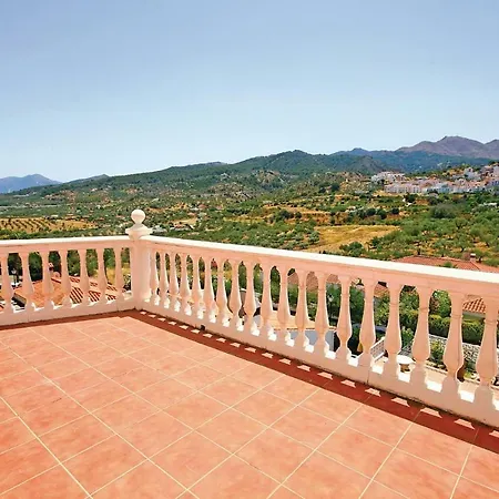 Awesome In With 3 Bedrooms, Wifi And Outdoor Swimming Pool *