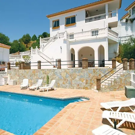 Semesterbostad Awesome In With 3 Bedrooms, Wifi And Outdoor Swimming Pool *